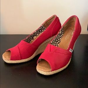 Toms wedges